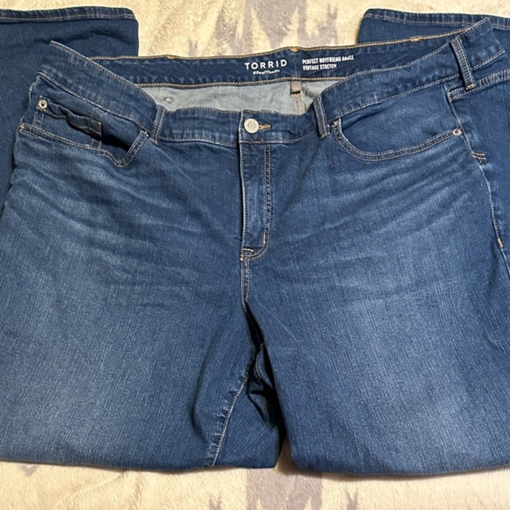 A41.   Torrid Women's Straight Leg Jeans - Dark Blue size 24 T
